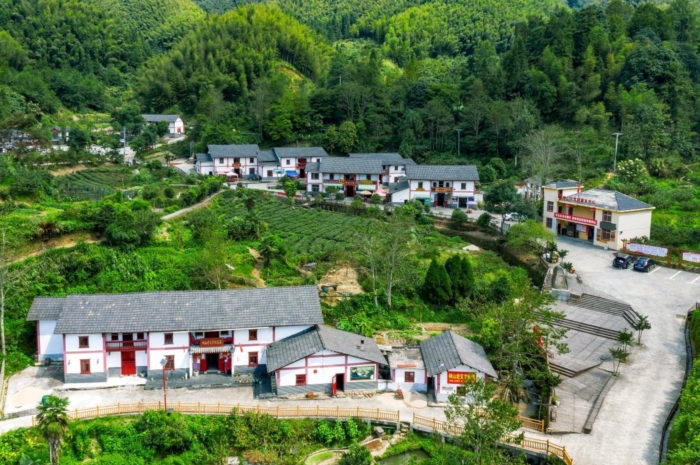 对应传统手艺美丽庭院 富起来的神山村