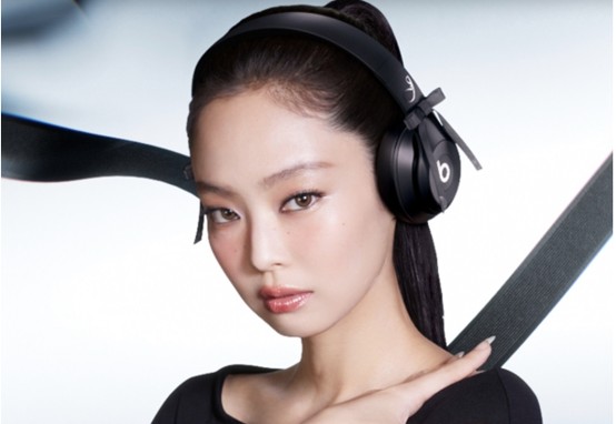 Beats Solo 4 JENNIE特别版京东先人一步首发开启 下单赠独家限量小卡