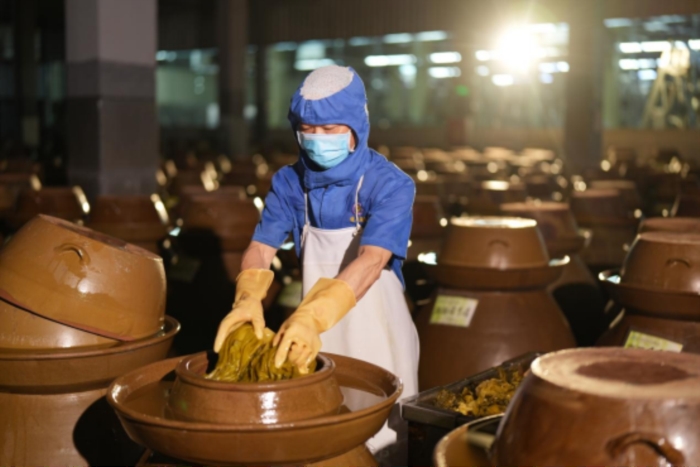 以透明筑信任 探访统一老坛酸菜的匠心守味之路